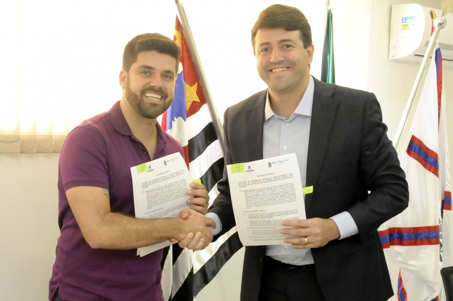 Danilo e Elvis assinam convênio para duplicar Tenente Marques