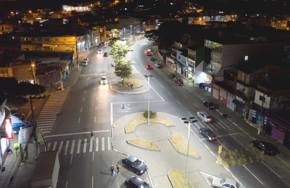 Barueri implantou mais de 10,3 mil luminárias de LED na cidade