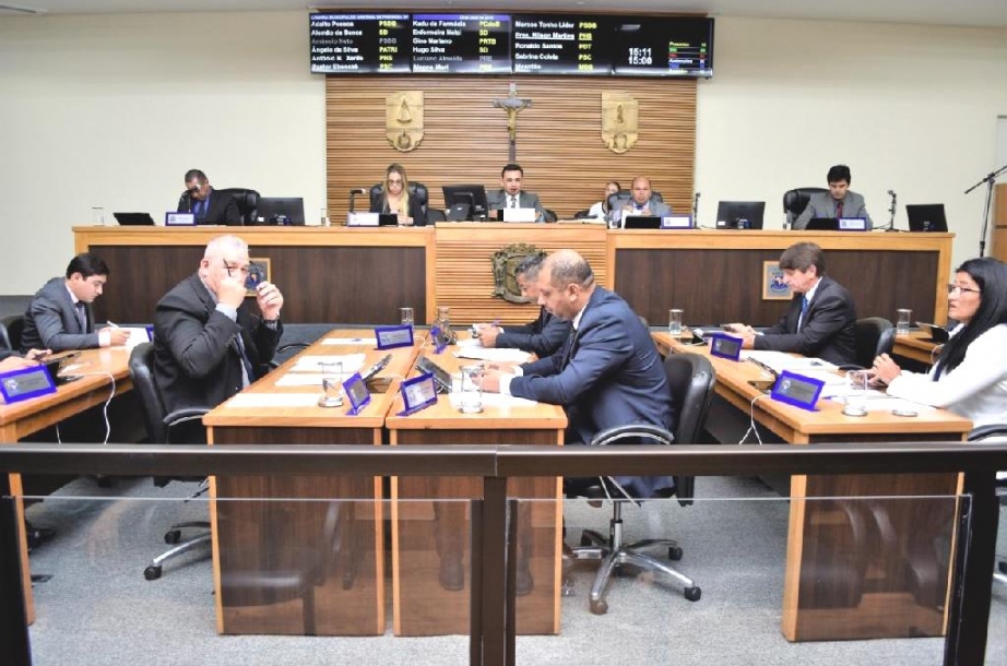 Câmara de Parnaíba homenageia guardas que prenderam quadrilha