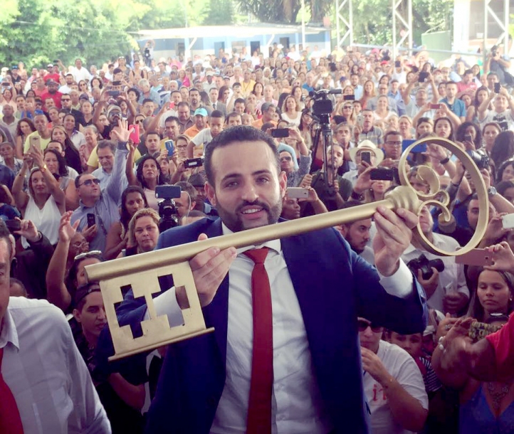 Ney Santos toma posse como Prefeito eleito de Embu das Artes