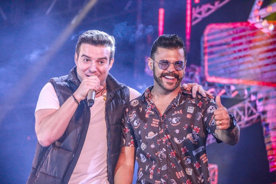 Marcos & Belutti fazem show beneficente para Rainha da Paz