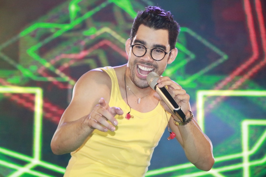 Cantor Gabriel Diniz morre em queda de avião no Sergipe