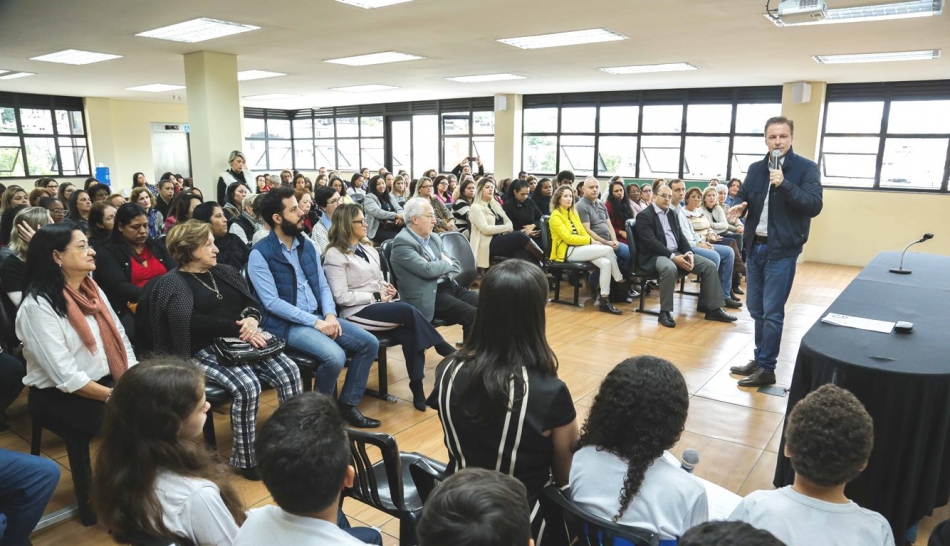 Itapevi apresenta novas diretrizes pedagógicas da rede municipal 