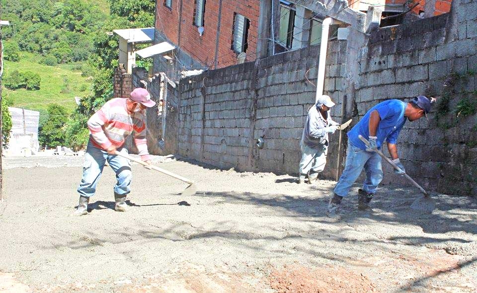 Serviços Municipais constrói novo acesso no Jd. São Luís