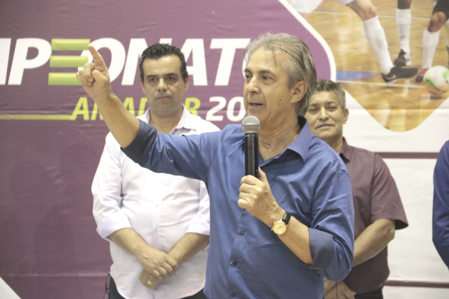 Furlan realiza nova entrega de uniformes esportivos em Barueri