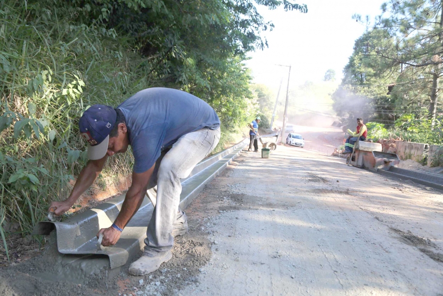 Começam as obras de base para pavimentação no Ingaí