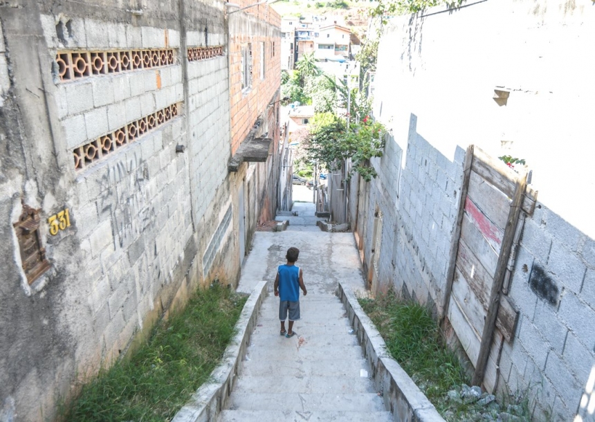  Itapevi já pavimentou 22 vielas em diversos bairros desde 2018