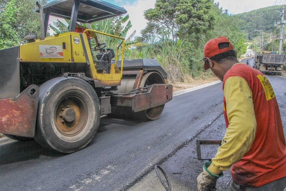 Ruas do Pingo D’Água estão recebendo serviço de asfalto