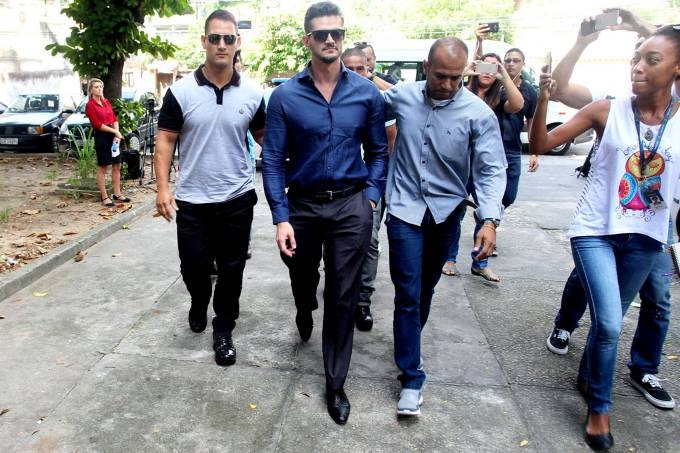 Marcos, do BBB17, depõe sobre agressão em delegacia no Rio