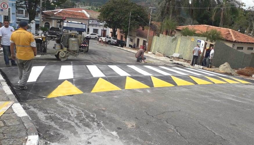 Ruas e avenidas de Parnaíba recebem nova sinalização viária
