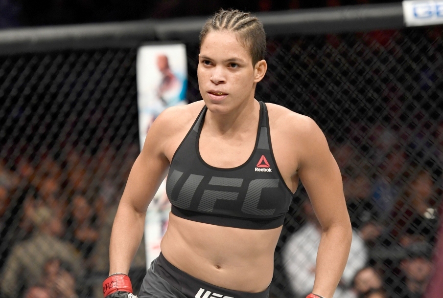 Amanda Nunes brilha e leva três prêmios no Oscar do MMA