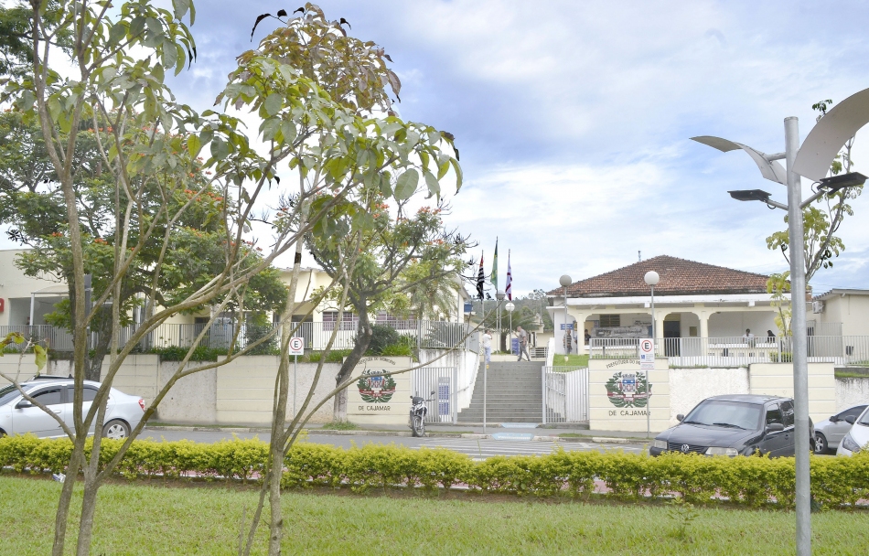 Professores vão acionar Justiça para validar concursos cancelados