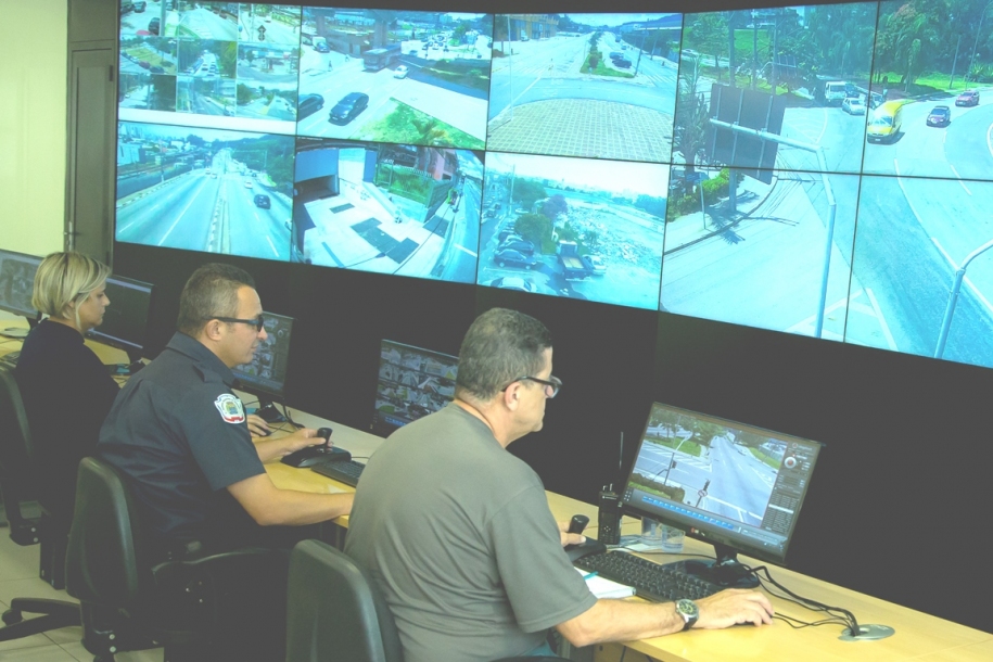 Veículo suspeito é abordado após alerta do sistema Detecta