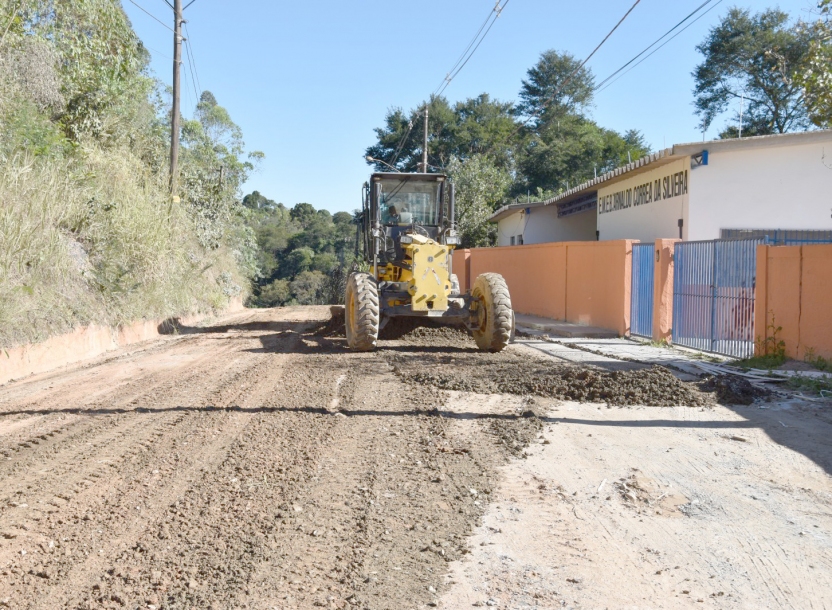 Ponunduva recebe serviço de nivelamento e cascalhamento