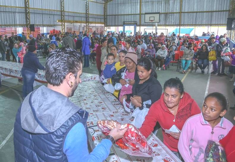 Moradores do Cento e Vinte e Fazendinha participam de Mega Bazar