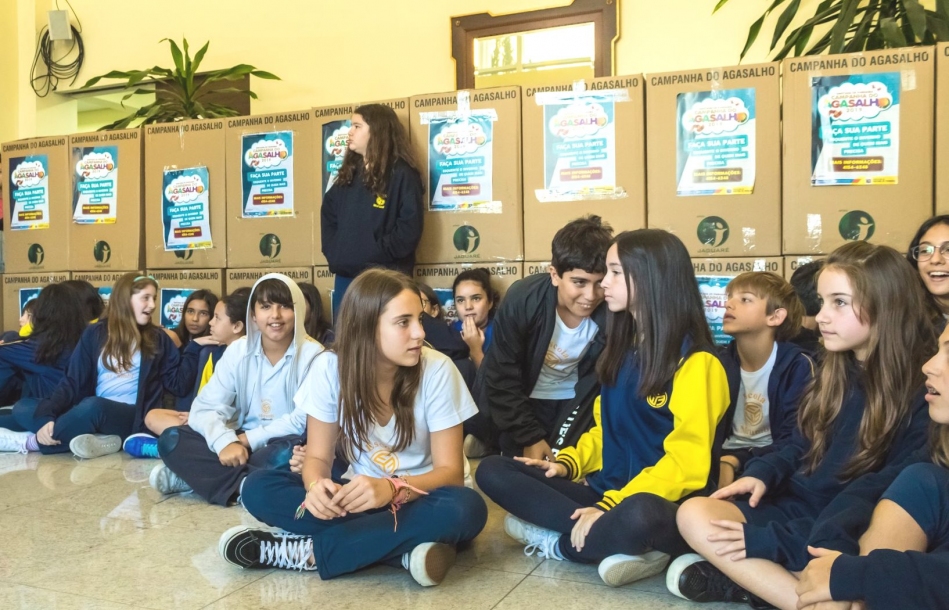 FSS recebe doação de 13 mil agasalhos do Colégio Morumbi