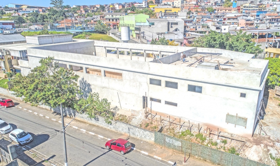 Complexo Esportivo com piscina na Fazendinha segue avançando
