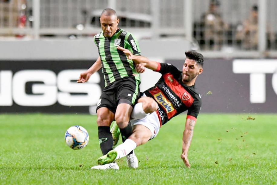 Oeste estreia novo gramado da Arena Barueri no sábado