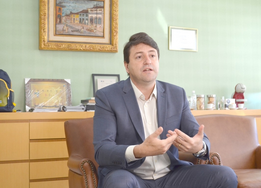 Pesquisa aponta prefeito Elvis Cezar com 76,6% de aprovação