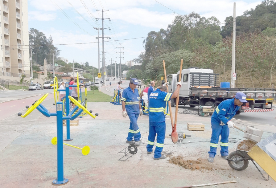 Barueri instala aparelhos novos em academias ao ar livre