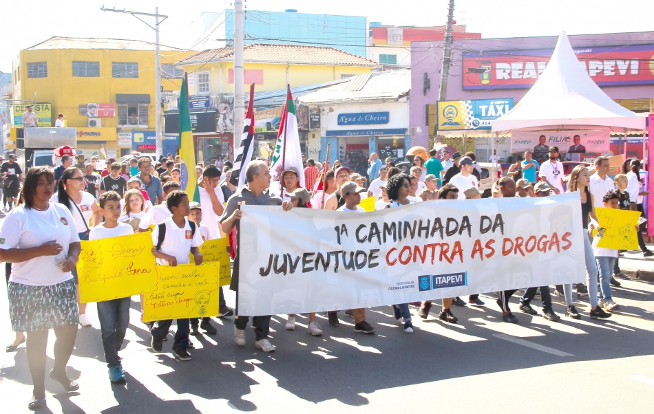 1ª Caminhada Contra as Drogas em Itapevi reúne 200 pessoas