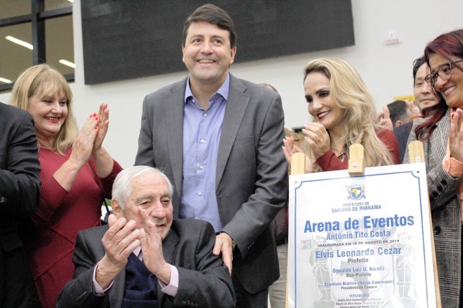 Elvis Cezar inaugura moderna Arena de Eventos de Parnaíba