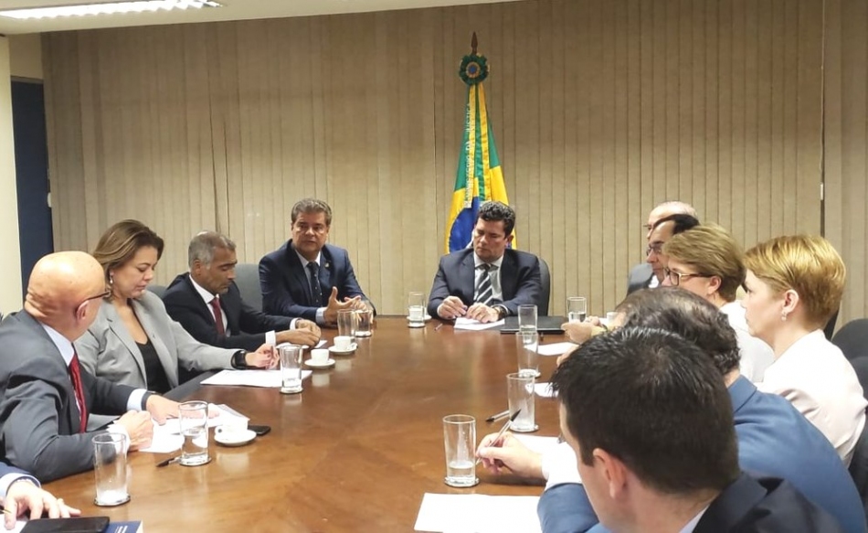 Moro recebe  os familiares de vítimas da tragédia da Chape