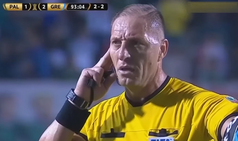 Áudios da Conmebol confirmam que ainda falta critério no VAR