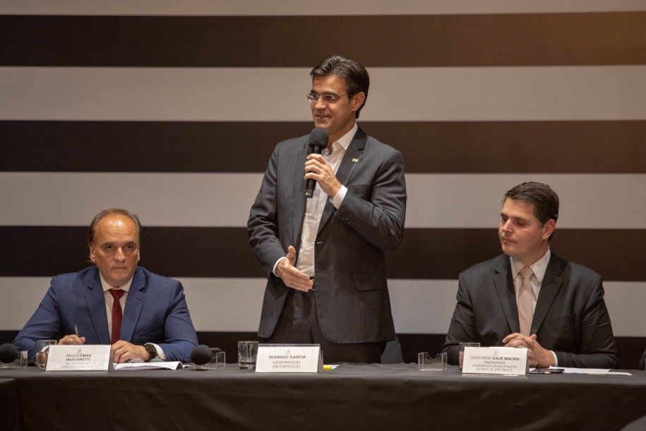 Governo e 24 prefeituras firmam convênios de R$ 26,6 milhões