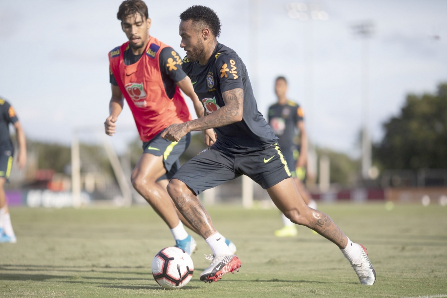 Com Neymar, Richarlison, Firmino e Coutinho, Tite posiciona time