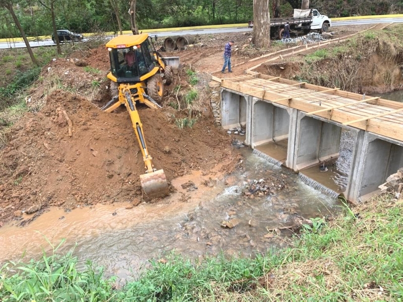 Cajamar continua construção de ponte no bairro Parque Paraíso