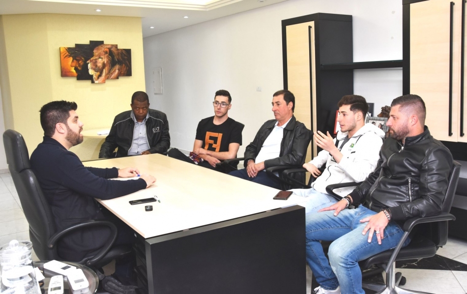 Danilo Joan recebe medalhista de ouro nos jogos Parapan 2019