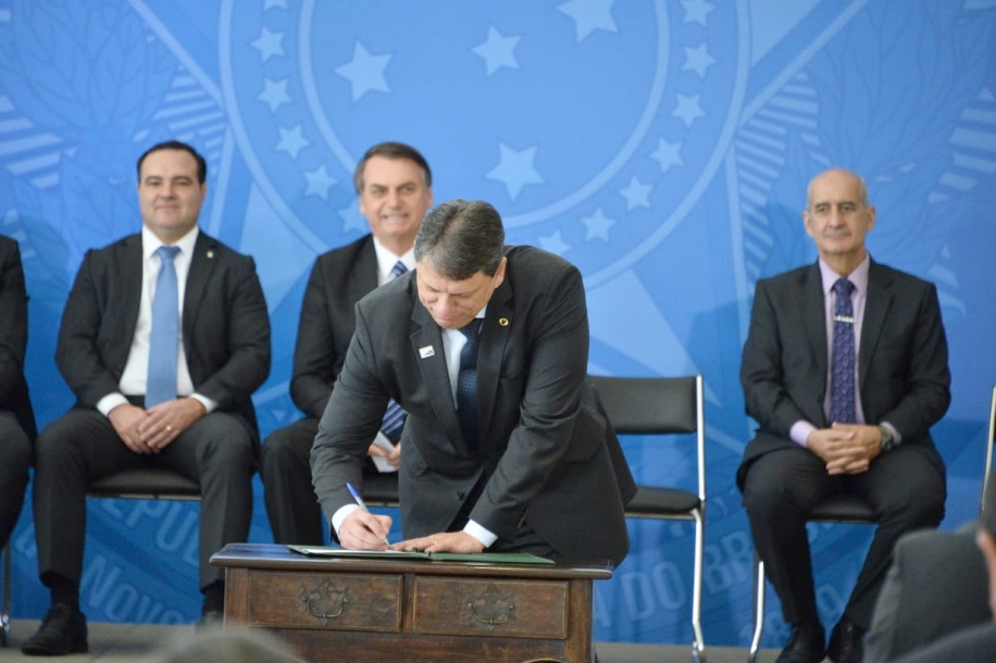 Bolsonaro leiloa 12 aeroportos e melhora infraestrutura do Brasil