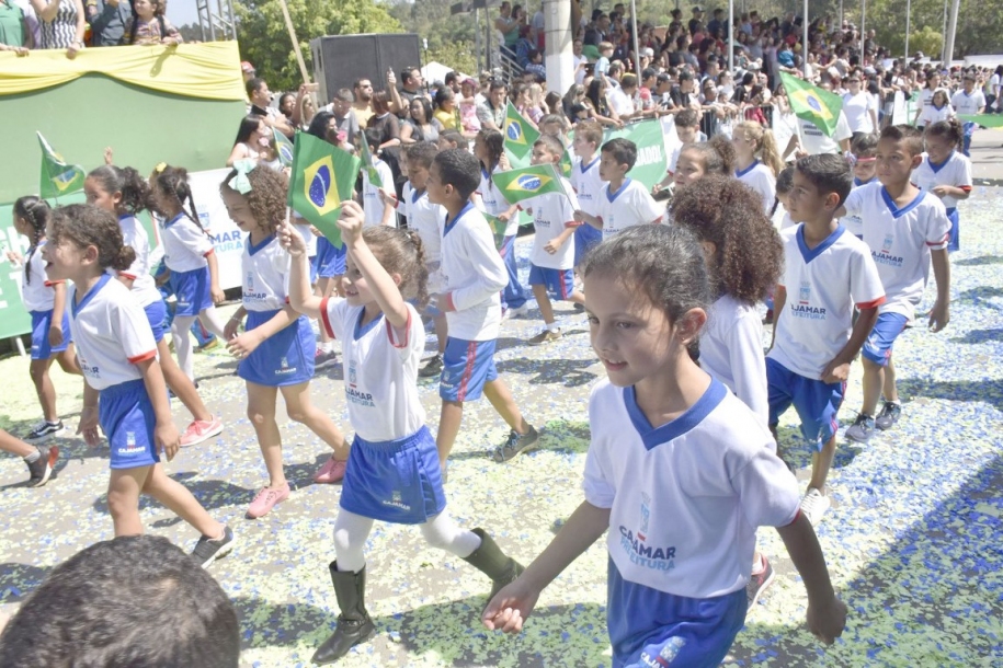 Desfile Cívico reúne mais de cinco mil pessoas no Centro