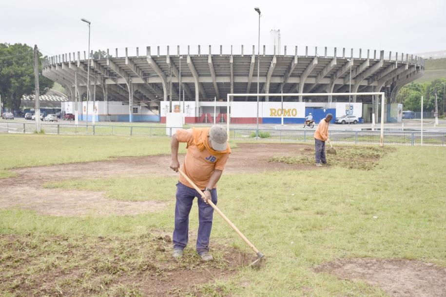 Cajamar realiza manutenção no Campo Simão Silva Costa
