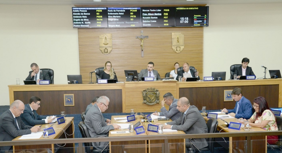 Câmara de Parnaíba aprova homenagem a Elvis e Borrelli 