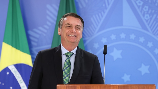 Bolsonaro assina nova MP para estimular regularização de dívidas