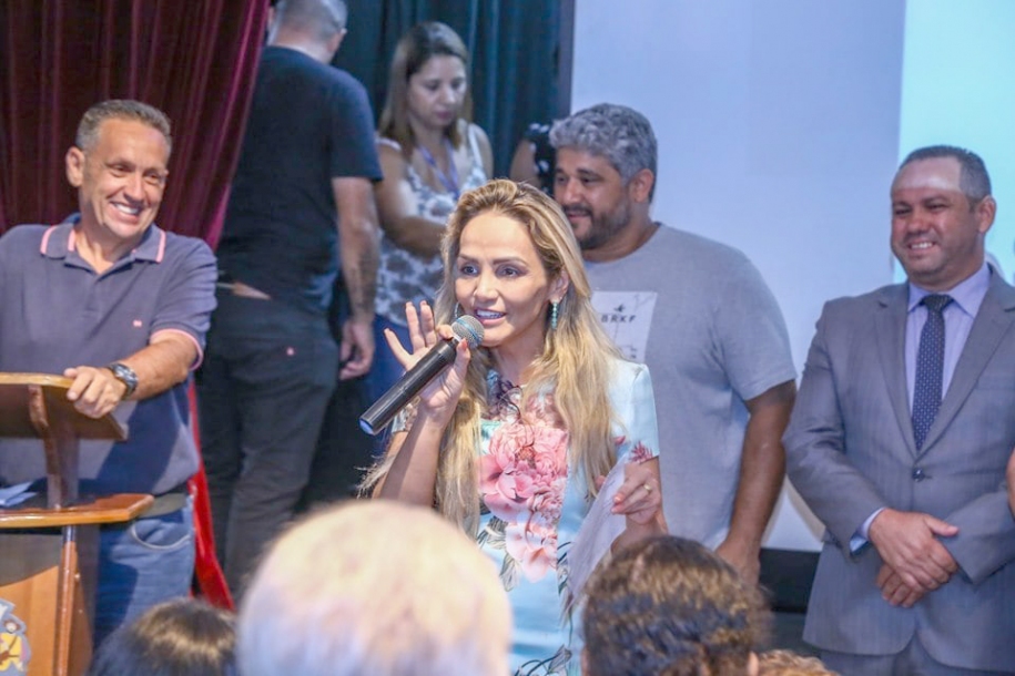 Mais 160 moradores recebem os certificados de qualificação