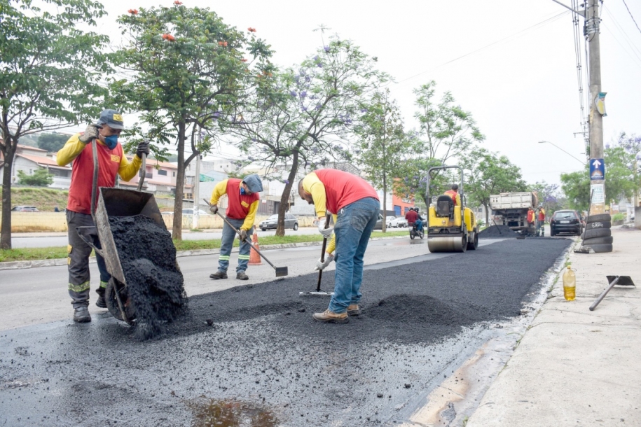 Cajamar promove operação tapa-buraco em diversos bairros 