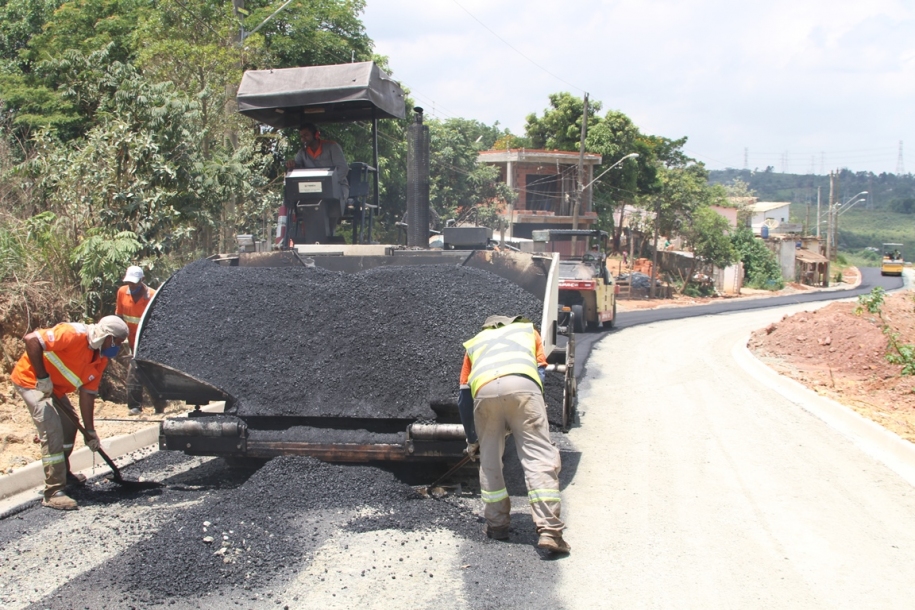 Cristal Park recebe asfalto, água, energia, Led, ônibus e escola
