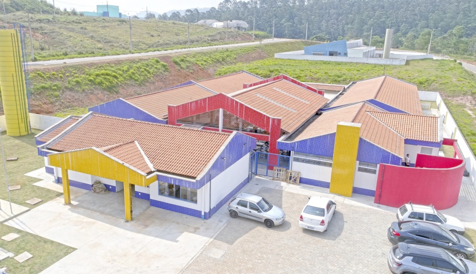 Danilo Joan entrega novo Colégio Municipal no Portal dos Ipês III