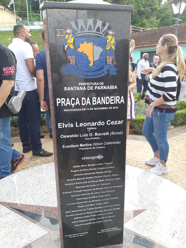 Praça da Bandeira é entregue com paisagismo e marco zero