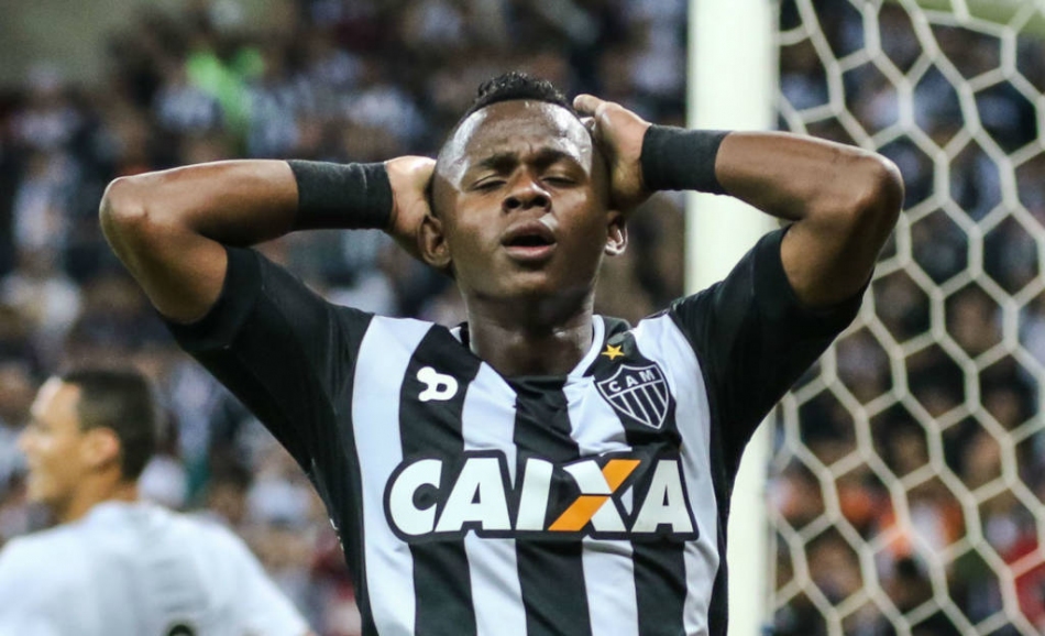 Cazares deixa a lista de reforços do Corinthians com Tiago Nunes