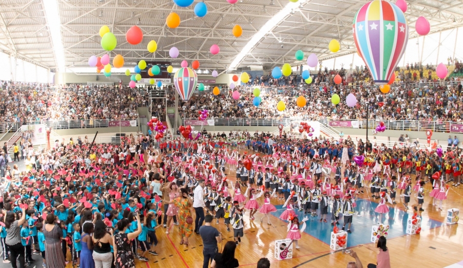 Barueri realiza formatura de cinco mil alunos das EMEIs