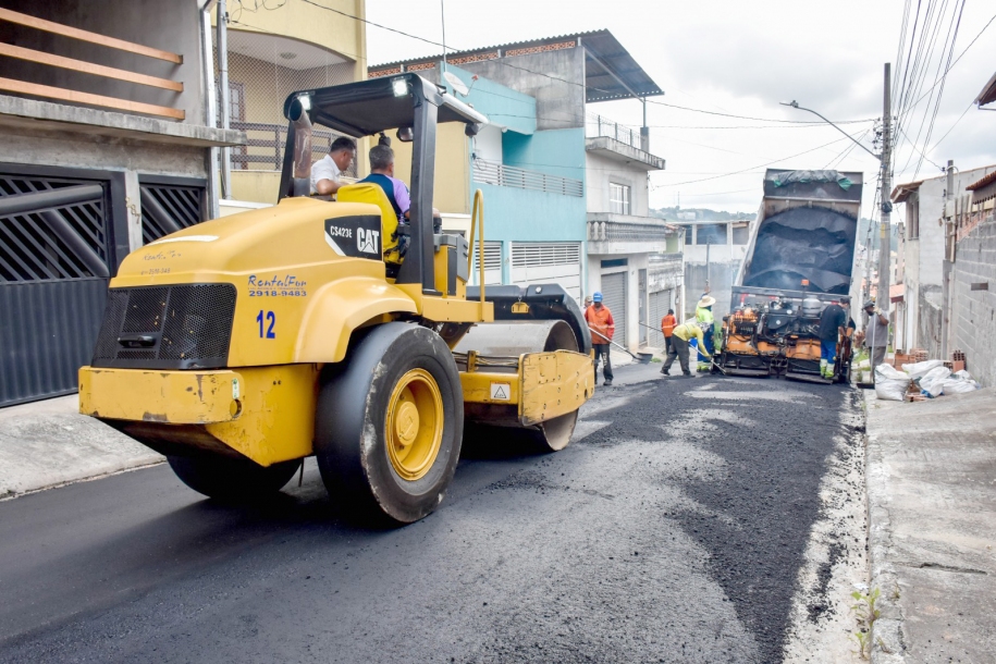 Obras de recapeamento asfáltico avançam nos bairros do Polvilho