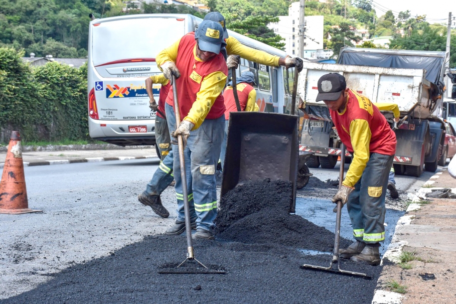 Infraestrutura de Cajamar segue realizando operação Tapa-Buraco