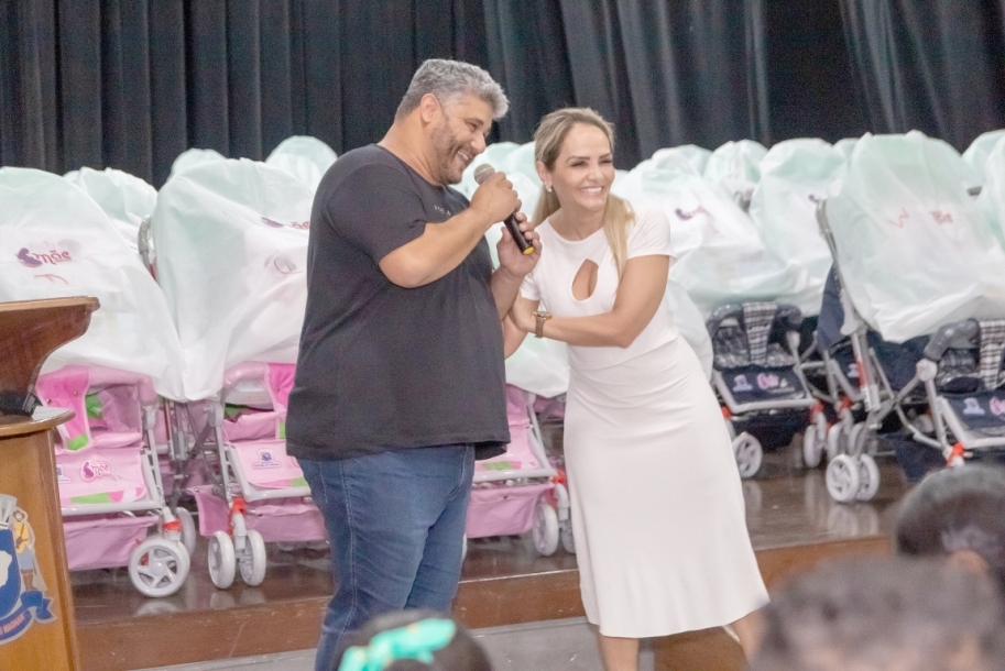 Mais 110 famílias recebem kit do Programa Mãe Parnaibana