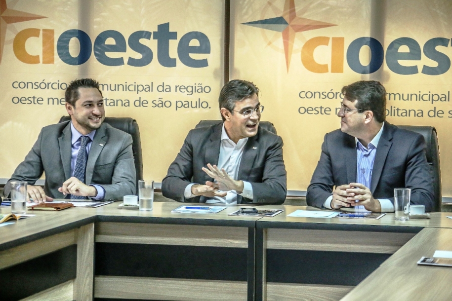 Prefeitos do CIOESTE recebem vice-governador Rodrigo Garcia