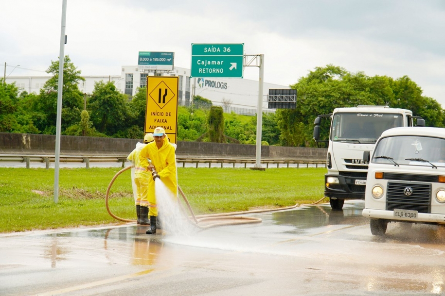 Mutirão de limpeza continua em andamento nos bairros de Cajamar