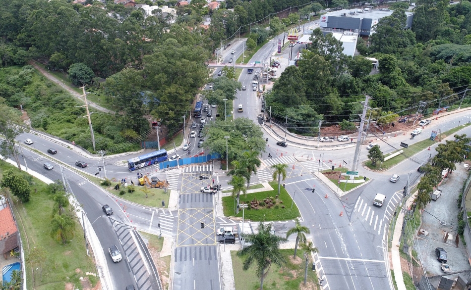 Início da construção do túnel na Praça da Paz tem trânsito normal